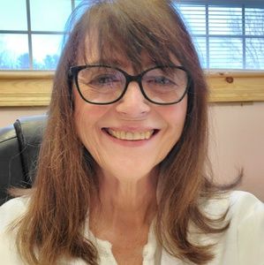 Meet your Posher, Lois